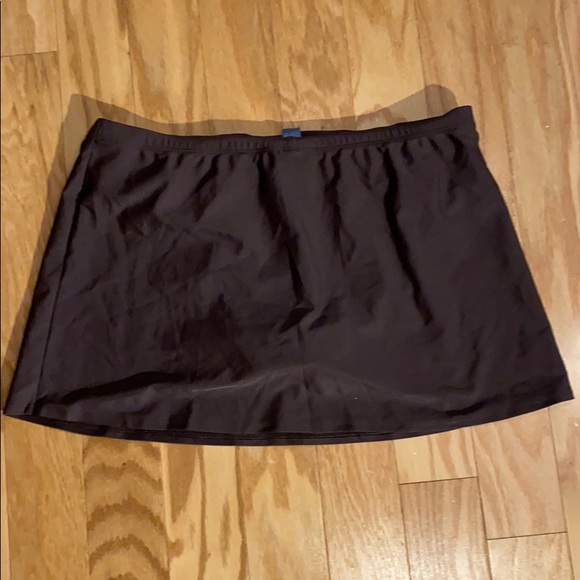 St. John’s Bay Swimming skort in size 10 - Picture 4 of 6